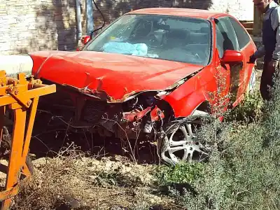 Veículo de Sucata honda civic coupe (ej6/8) 1.6 sr (ej8) do ano 1997 alimentado 016y8