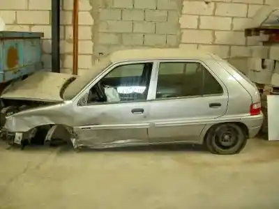 Veículo de Sucata citroen saxo 1.5 diesel do ano 2001 alimentado 