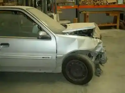 Veículo de Sucata citroen saxo 1.5 diesel do ano 2001 alimentado 