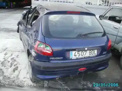 Veículo de Sucata peugeot 206 berlina 1.4 do ano 1999 alimentado kfx