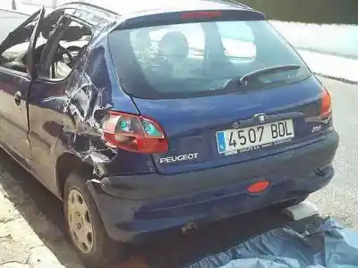 Veículo de Sucata peugeot 206 berlina 1.4 do ano 1999 alimentado kfx