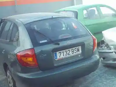 Verschrottungsfahrzeug kia rio ls berlina des jahres 2002 angetrieben a5d