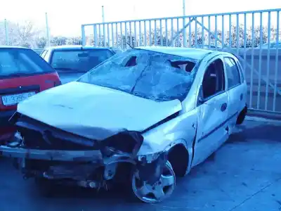 Sloopvoertuig OPEL CORSA C Comfort van het jaar 2001 aangedreven Y17DT