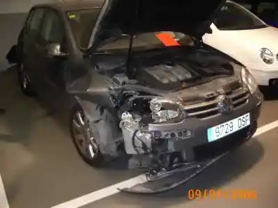 Vehículo de desguace VOLKSWAGEN GOLF V BERLINA (1K1) Highline del año 2004 con motor BKC