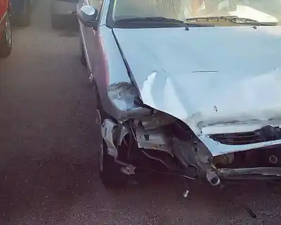 Véhicule à la ferraille citroen saxo 1.4 sx de l'année 2002 alimenté 