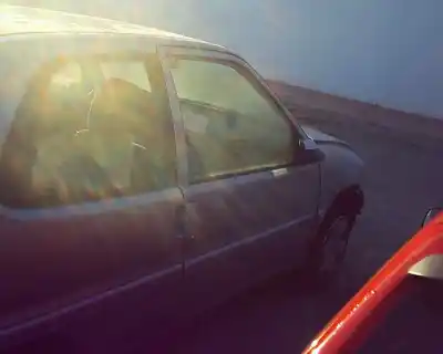 Véhicule à la ferraille citroen saxo 1.4 sx de l'année 2002 alimenté 