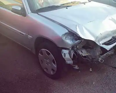 Véhicule à la ferraille citroen saxo 1.4 sx de l'année 2002 alimenté 