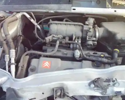 Véhicule à la ferraille citroen saxo 1.4 sx de l'année 2002 alimenté 