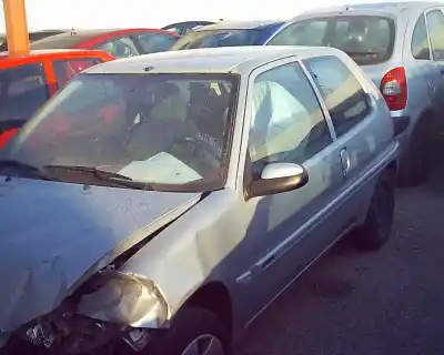 Véhicule à la ferraille citroen saxo 1.4 sx de l'année 2002 alimenté 