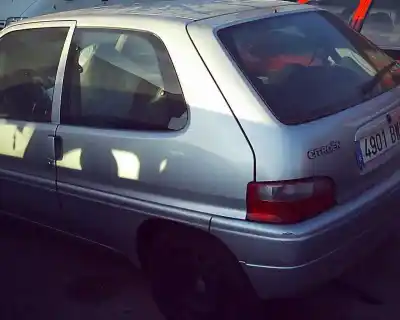 Véhicule à la ferraille citroen saxo 1.4 sx de l'année 2002 alimenté 