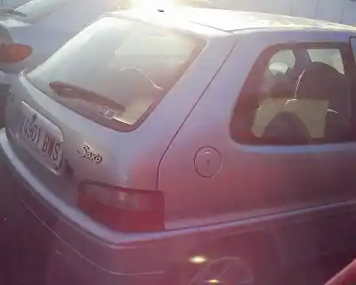 Véhicule à la ferraille citroen saxo 1.4 sx de l'année 2002 alimenté 