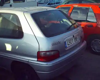 Véhicule à la ferraille citroen saxo 1.4 sx de l'année 2002 alimenté 