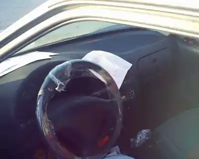 Véhicule à la ferraille citroen saxo 1.4 sx de l'année 2002 alimenté 