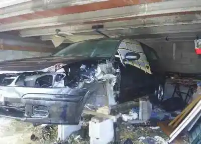 Veículo de Sucata nissan almera (n16/e) comfort do ano 2001 alimentado 0g15