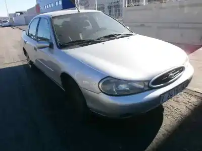 Sloopvoertuig FORD MONDEO BERLINA (GD) CLX van het jaar 2000 aangedreven RFN