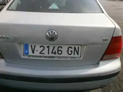 Sloopvoertuig volkswagen bora berlina (1j2) conceptline van het jaar 1999 aangedreven 