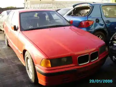 Veicolo di demolizione BMW SERIE 3 BERLINA (E36) 318i dell'anno 1992 alimentato 