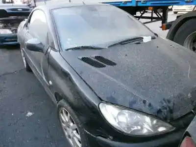 Veicolo di demolizione PEUGEOT 206 CC CC dell'anno 2004 alimentato RFNEW10J4