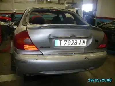 Sloopvoertuig FORD MONDEO BERLINA (GD) Ghia van het jaar 1997 aangedreven RFN