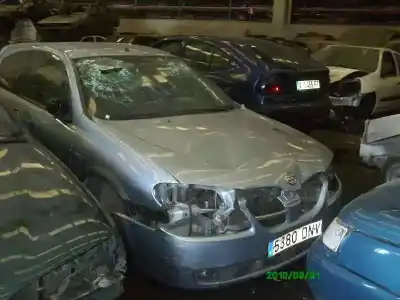 Veículo de Sucata nissan almera (n16/e) visia do ano 2002 alimentado qg15