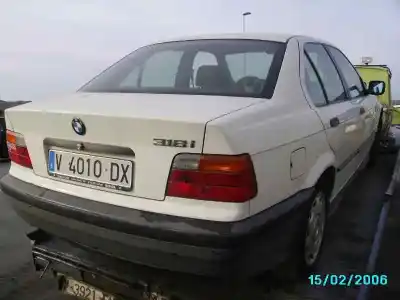 Veículo de Sucata bmw serie 3 berlina (e36) 318i do ano 1991 alimentado 184e1