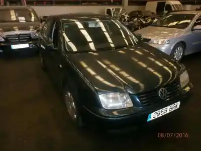 Sloopvoertuig VOLKSWAGEN BORA BERLINA (1J2) Trendline van het jaar 2001 aangedreven ASV