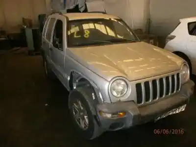 Veicolo di demolizione CHRYSLER JEEP CHEROKEE (KJ) 2.5 CRD CAT dell'anno 2003 alimentato VM09C