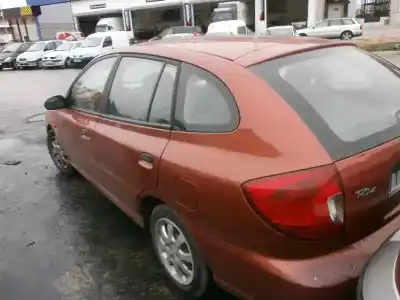 Véhicule à la ferraille kia rio ls berlina de l'année 2002 alimenté a3e