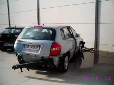 Veículo de Sucata kia cerato 2.0 lx crdi familiar do ano 2004 alimentado d4ea