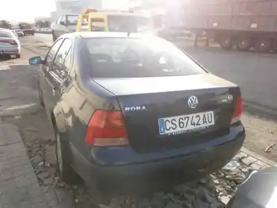 Veículo de Sucata volkswagen bora berlina (1j2) conceptline do ano 2000 alimentado akl