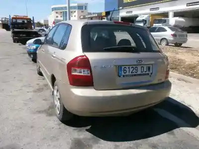 Veículo de Sucata kia cerato 2.0 lx crdi familiar do ano 2005 alimentado d4ea