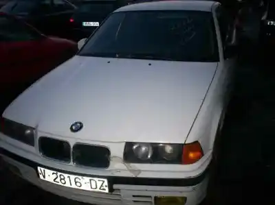 Veicolo di demolizione BMW SERIE 3 BERLINA (E36) 318i dell'anno 1992 alimentato 184E1