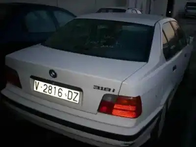 Veículo de Sucata bmw serie 3 berlina (e36) 318i do ano 1992 alimentado 184e1