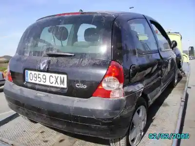 Vehículo de desguace RENAULT CLIO II FASE II (B/CB0) Authentique Confort del año 2004 con motor K4J C7