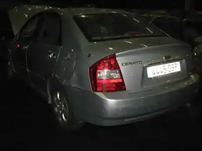 Veículo de Sucata kia cerato 2.0 lx crdi familiar do ano 2005 alimentado d4ea