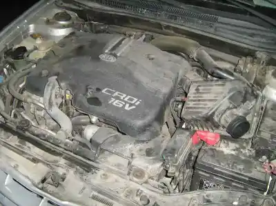 Veículo de Sucata kia cerato 2.0 lx crdi familiar do ano 2005 alimentado d4ea