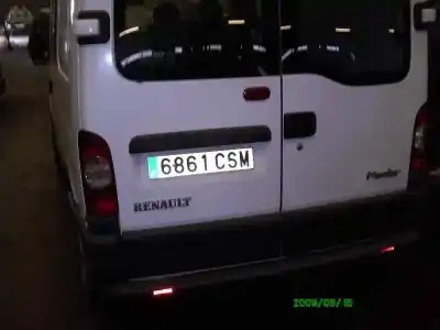 Здавання транспортного засобу RENAULT MASTER II PHASE 2 COMBI Combi 2t8 L1 9 - Plazas року 2004 потужний G9T750