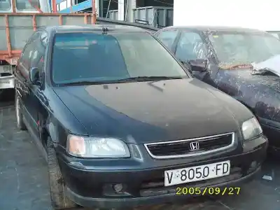 Véhicule à la ferraille honda civic berlina .5 (ma/mb) 1.6 ls (mb1) de l'année 1995 alimenté d16y2