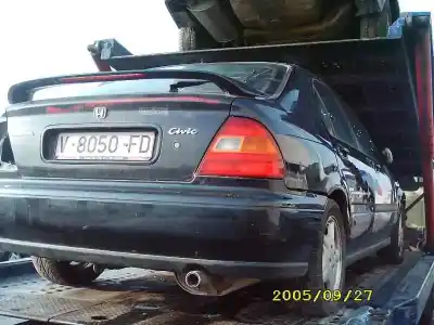 Véhicule à la ferraille honda civic berlina .5 (ma/mb) 1.6 ls (mb1) de l'année 1995 alimenté d16y2