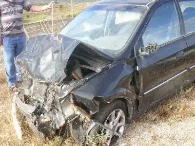 Veículo de Sucata kia carens 2.0 crdi ex monovolumen do ano 2005 alimentado d4ea