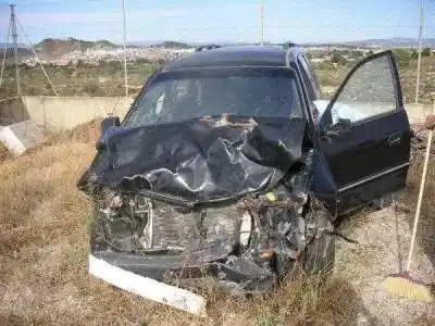 Veículo de Sucata kia carens 2.0 crdi ex monovolumen do ano 2005 alimentado d4ea