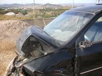 Veículo de Sucata kia carens 2.0 crdi ex monovolumen do ano 2005 alimentado d4ea