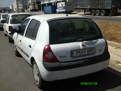Здавання транспортного засобу RENAULT CLIO II FASE II (B/CB0) Authentique року 2001 потужний K9K700