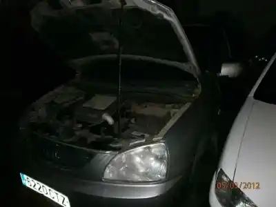 Veículo de Sucata KIA CARENS 2.0 CRDi EX Monovolumen do ano 2004 alimentado D4EA