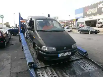Veicolo di demolizione FIAT PUNTO BERLINA (176) 85 16V ELX dell'anno 2005 alimentato 176B9000
