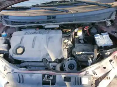 Veicolo di demolizione fiat idea (135) 1.9 multijet emotion (i) dell'anno 2004 alimentato 188b2.000