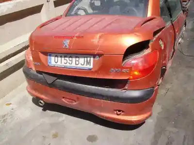 Sloopvoertuig peugeot 206 cc cc van het jaar 2001 aangedreven nfu