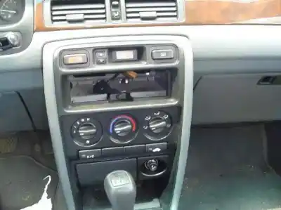 Véhicule à la ferraille mg serie 400 (rt) 414 i de l'année 1998 alimenté 14k4f