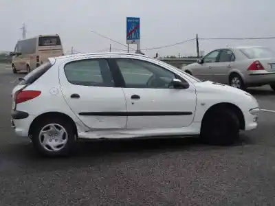 Здавання транспортного засобу peugeot 206 berlina xt року 1999 потужний wjz