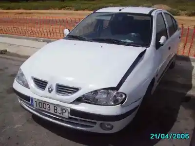 Vehículo de desguace RENAULT MEGANE I FASE 2 BERLINA (BA0) 1.4 16V Expression del año 2000 con motor K4JC750